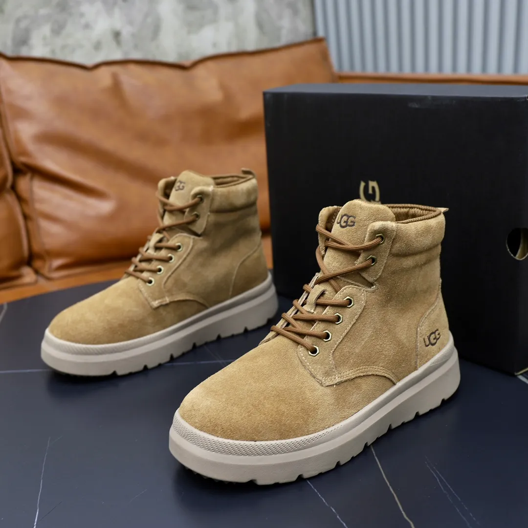 Ex-factory price: 580💰Thick wool imported from Australia Brand: UGG genuine purchase Size: 39-44 (45 customized) Grade: Official website 1:1 Material: First layer of genuine leather waterproof and antifreeze upper Real wool lining Original non-slip and wear-resistant outsole Style category: Men's casual shoes Trendy style Comfortable on the feet Color: Official website color synchronization